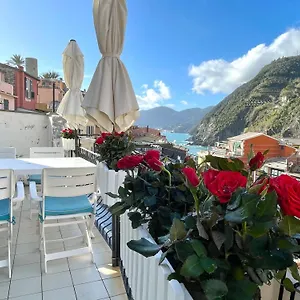 Families Or Groups 3 Terrazzi On Sea , Vernazza Italie