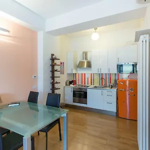 https://navigli-6-deluxe.italymilanhotels.net